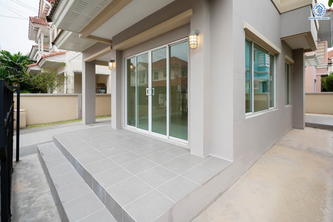 บ้านมือสองตกแต่งใหม่ โครงการ เพอร์เฟคพาร์ค วัดพระนอน จากแบรนด์ Property Perfect เนื้อที่ 35.8 ตร.ว. บ้านแฝดฟังก์ชันระดับบ้านเดี่ยว! 3 ห้องนอน 2 ห้องน้ำ 1 ที่จอดรถ พร้อม Facilities ครบครัน บนทำเลเชื่อมต่อถนนกาญจนาฯ ใกล้ทางด่วน ศรีรัช-วงแหวนฯ เซ็นทรัลเวสต์เกต และรถไฟฟ้าสายสีม่วง "สถานีตลาดบางใหญ่"